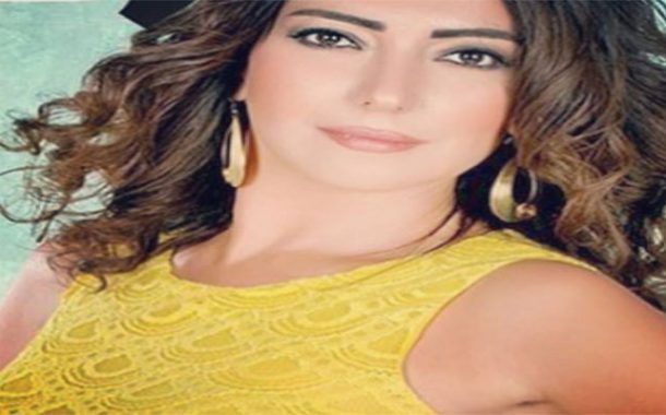 الموت يفجع أمل عرفة بوالدها