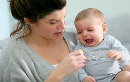 هل يسبب حليب الأم المغص للرضيع؟