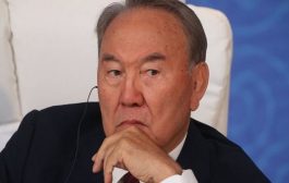 الرئيس الكازاخستاني يتنحى عن الحكم بعد ثلاثة عقود في السلطة