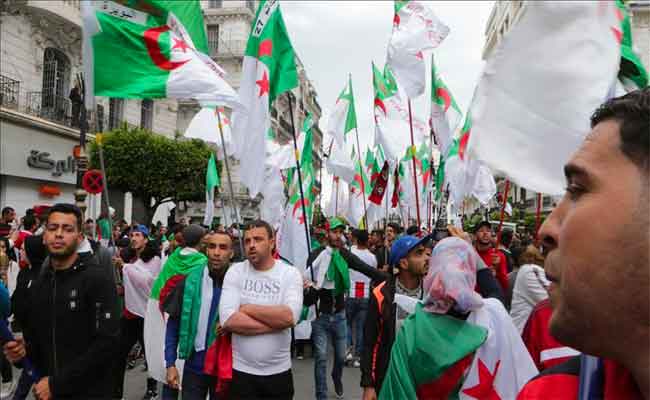 الطلبة في احتفالهم باليوم الوطني للطالب يطالبون بـ”تغيير جذري للنظام”