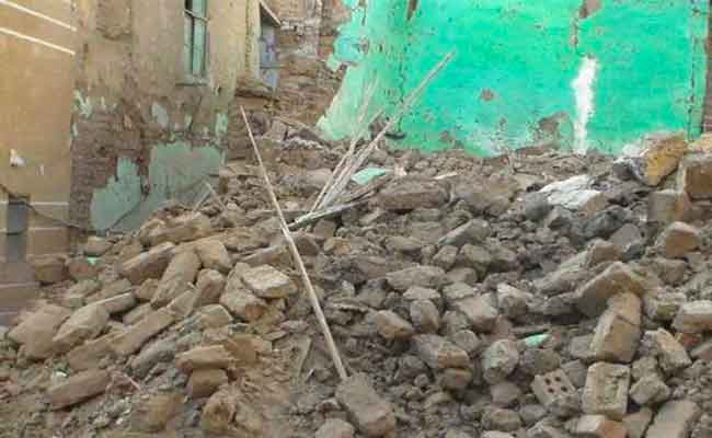 مقتل طفلين في حادث انهيار جدار داخل مسكن ببلدية سيدي عبد المومن بمعسكر