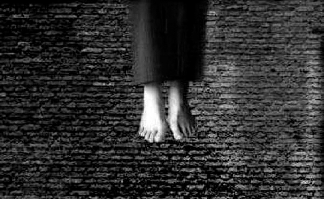 انتحار طفلة شنقا بالبويرة