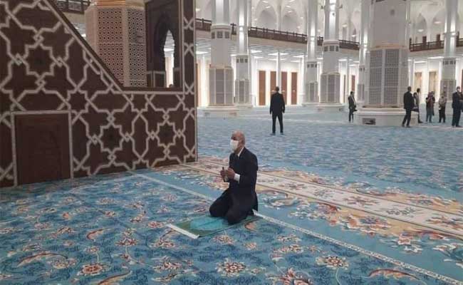رئيس الجمهورية يقوم بزيارة تفقدية لجامع الجزائر الأعظم بالعاصمة
