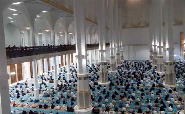 أول صلاة جمعة تقام بجامع الجزائر