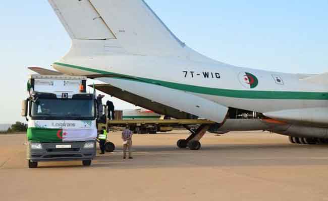 الجزائر تستلم 750 جهاز من مكثفات الأوكسجين بمطار بوفاريك