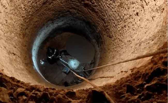صعقة كهربائية تنهي حياة شابين داخل بئر بالوادي