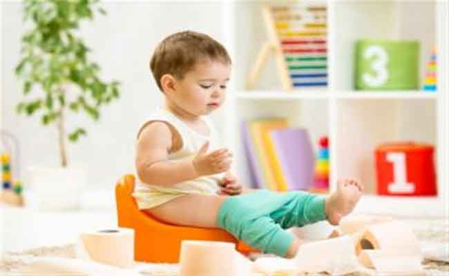 بالخطوات…طريقة ولا اسهل لتنظيف طفلكِ من الحفاض!