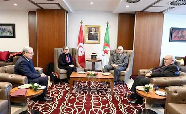 الوزير الأول بن عبد الرحمان يجري محادثات مع رئيسة الحكومة التونسية