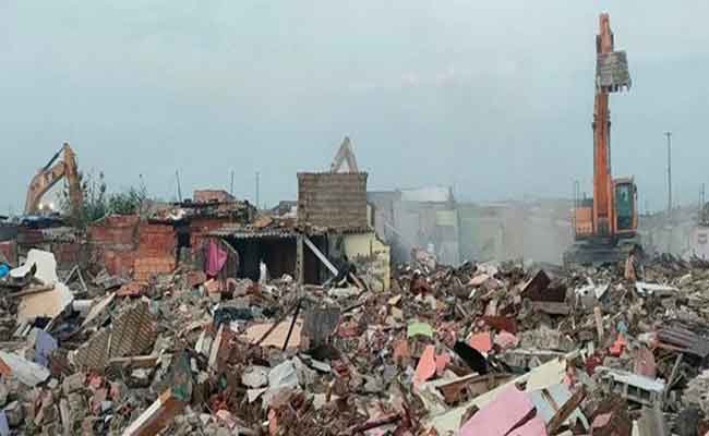 انطلاق عملية هدم الحي الفوضوي بسيدي الشحمي في وهران  و ترحيل القاطنين إلى سكناتهم الجديدة