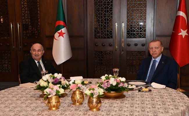 الرئيس التركي يقيم مأدبة عشاء على شرف الرئيس تبون