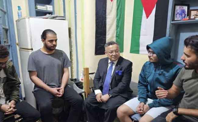 بداري يقوم بزيارة طلبة فلسطينيين في الجزائر