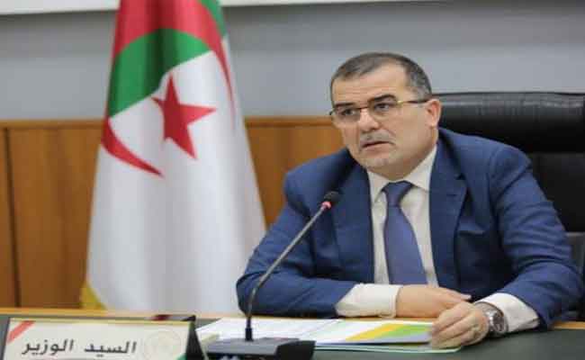 بن طالب يؤكد وضع 32 خدمة رقمية عن بعد حيز الخدمة في مجال التشغيل