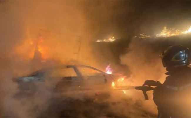 احتراق 3 شاحنات وسيارة يخلف قتيلان و3 مصابين بعين الدفلى