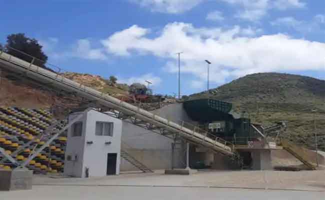 عرقاب يؤكد أن الجزائر ستصدر 10 آلاف طن من “الفلسبار” سنة 2025