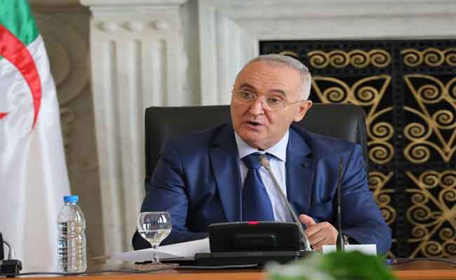 فايد يؤكد تجهيز 3 بنوك عمومية بنظام معلوماتي مدمج