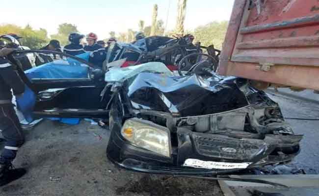 اصطدام بين حافلة وسيارة يخلف قتيلان و11 مصابا بتلمسان