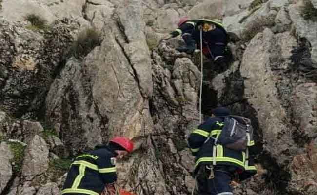 سقوط شابين بمنحدر جبلي بوهران