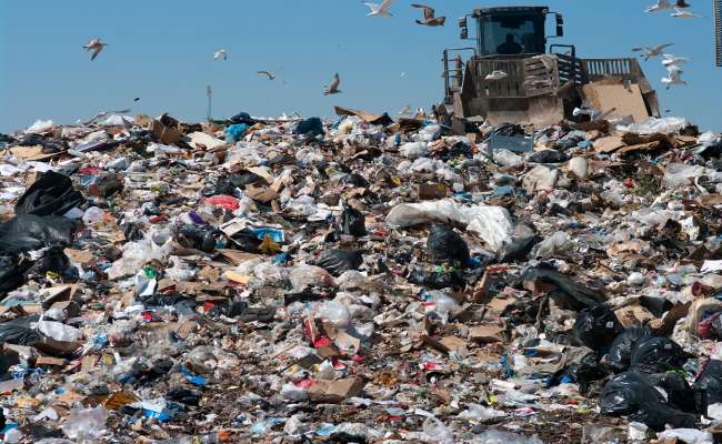 الحكومة المغربية تقرر وقف استيراد النفايات الايطالية