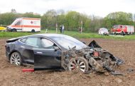 أول حادث مميت ناتج عن استخدام الطيار الآلي بسيارة Tesla model S