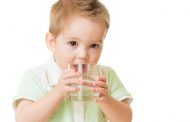 كيف تقدمين الماء لطفلك خلال فصل الصيف