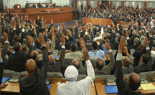 مصادقة أعضاء مجلس الأمة على مشروع القانون العضوي المنظم لغرفتي البرلمان و علاقتهما مع الحكومة