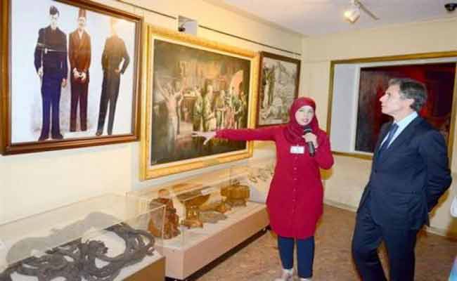 مساعد كاتب الدولة الأمريكي قام بزيارة للمتحف الوطني للمجاهد بالجزائر العاصمة