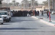 إحتجاج ساكنة زمورة في غليزان على قائمة المستفدين من قائمة 150 وحدة سكنية