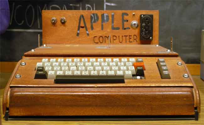 مزاد لحاسوب Apple 1 وصل إلى 500000  دولار