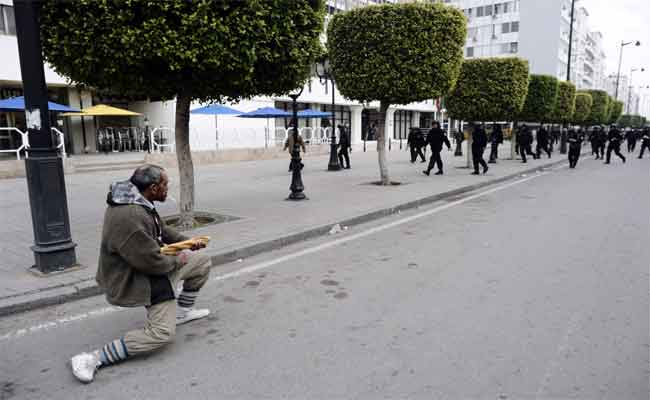 فورين بولسي تحذر من ثورة ثانية في تونس