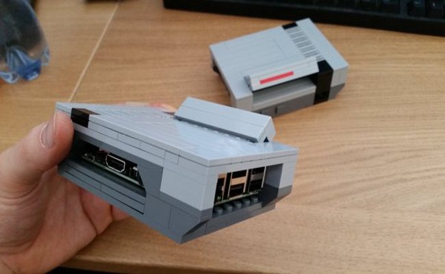 أحد متصفحي الانترنيت يصنع وحدة ألعاب NES مصغرة