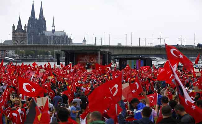 مليونية حمراء بتركيا تنديدا بالانقلاب