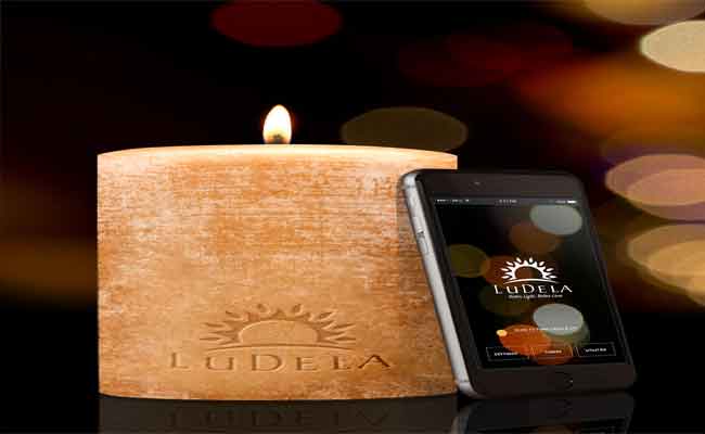 LuDela : شمعة ذكية يمكن التحكم بها عن طريق الهاتف الذكي