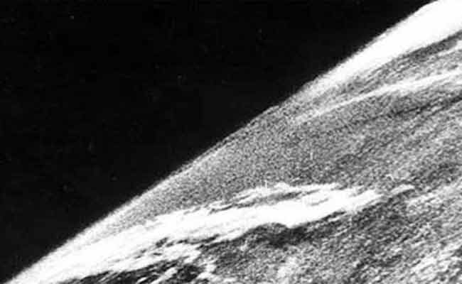 أول صورة مأخوذة للأرض من الفضاء منذ حوالي 70 سنة