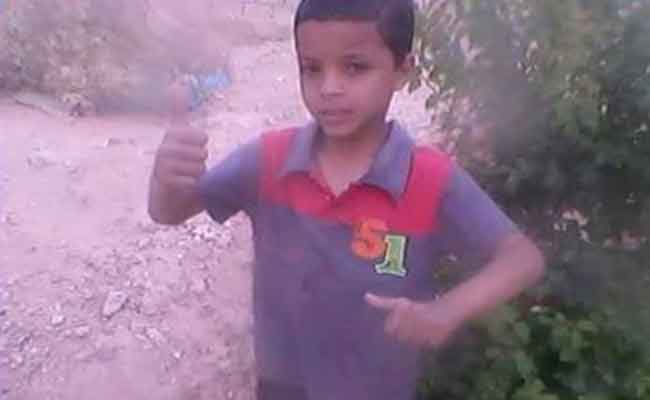 مواطنون في بشار يقومون بحرق منزل متهم بقتل الطفل أحمد ياسين