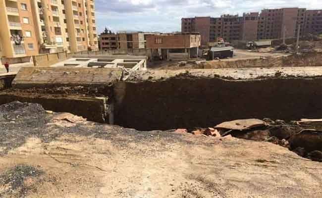 وزارة السكن و العمران و المدينة تشكل لجنة تحقيق و تقصي لتحديد أسباب انهيار مبنى في بلدية العاشور