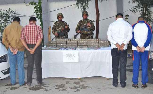 عناصر الجيش الوطني الشعبي توقف أربعة تجار للمخدرات بأم البواقي