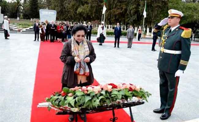 الرئيسة السابقة لأندونيسيا تقوم بزيارة صادقة للجزائر و تترحم على أرواح شهداء الثورة