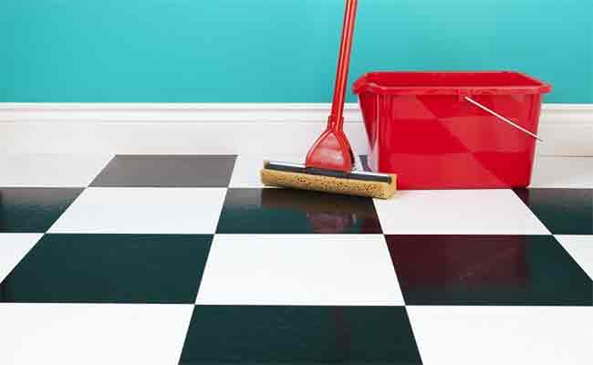 نصائح لتنظيف بقع الأرضيات