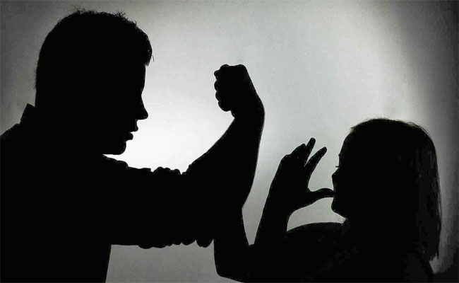 نورية حفصي : إحصاء 7400 حالة عنف ضد النساء منذ بداية 2016