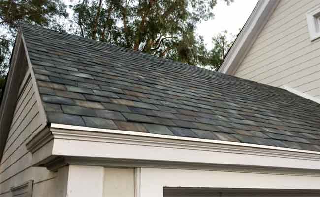 سقف المنزل المصنوع من الألواح الشمسية الغير المرئية من تسلا