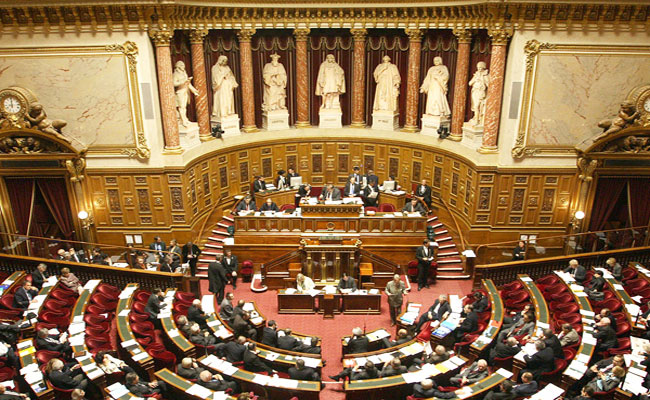 البرلمان الفرنسي يقدم مشروع قانون جديد يعترف بمسؤولية فرنسا بارتكاب مجازر جماعية في حق الحركى بعد الاستقلال