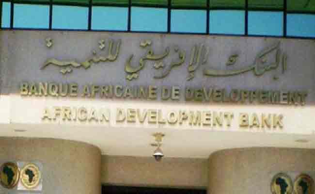 هل الجزائر تلف حبل المشنقة حول نفسها / الجزائر تستدين 900 مليون أورو من البنك الإفريقي للتنمية