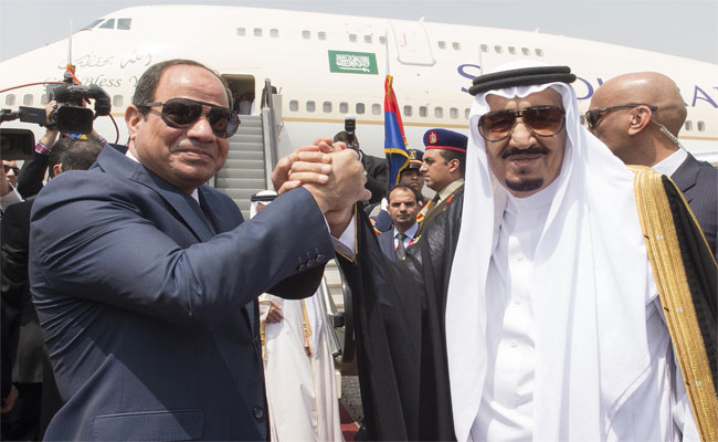 الملك السعودي: اليمن لن تكون مررا لمن يستهدف أمن المملكة