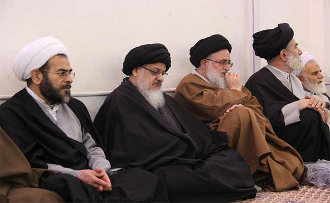 رئيس الحوزات الشيعية في إيران: روسيا لا تحارب من أجل 