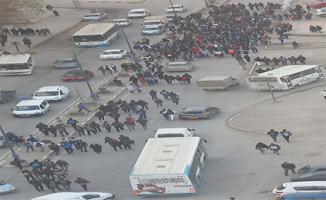 وزارة التربية الوطنية ترضخ لاحتجاجات التلاميذ و تتراجع عن قرار تقليص مدة العطلة