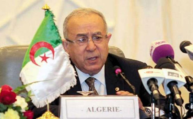 تأكيد لعمامرة أن التحذير الأمريكي الأخير من السفر إلى بعض المناطق في الجزائر هو تقرير 