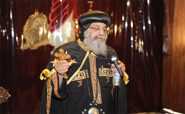 بابا الكنيسة المصرية يتنكر للثورة ويبارك للشرطة