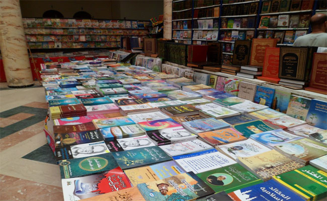 معرض سيدي بلعباس المحلي للكتاب ..اقبال على الكتب التعليمية والدينية و الثقافية
