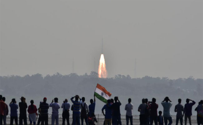 الهند تقوم بإرسال 104 قمر اصطناعي على متن صاروخ واحد