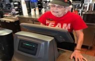 عجوز أمريكية عمرها 94 ترفض التقاعد ولا زالت تشتغل في ماكدونالد